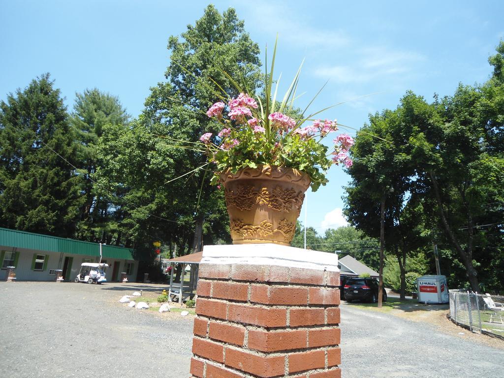 Flower Field Inn And Cottages Stroudsburg Ngoại thất bức ảnh