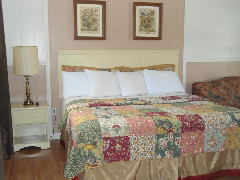 Flower Field Inn And Cottages Stroudsburg Ngoại thất bức ảnh